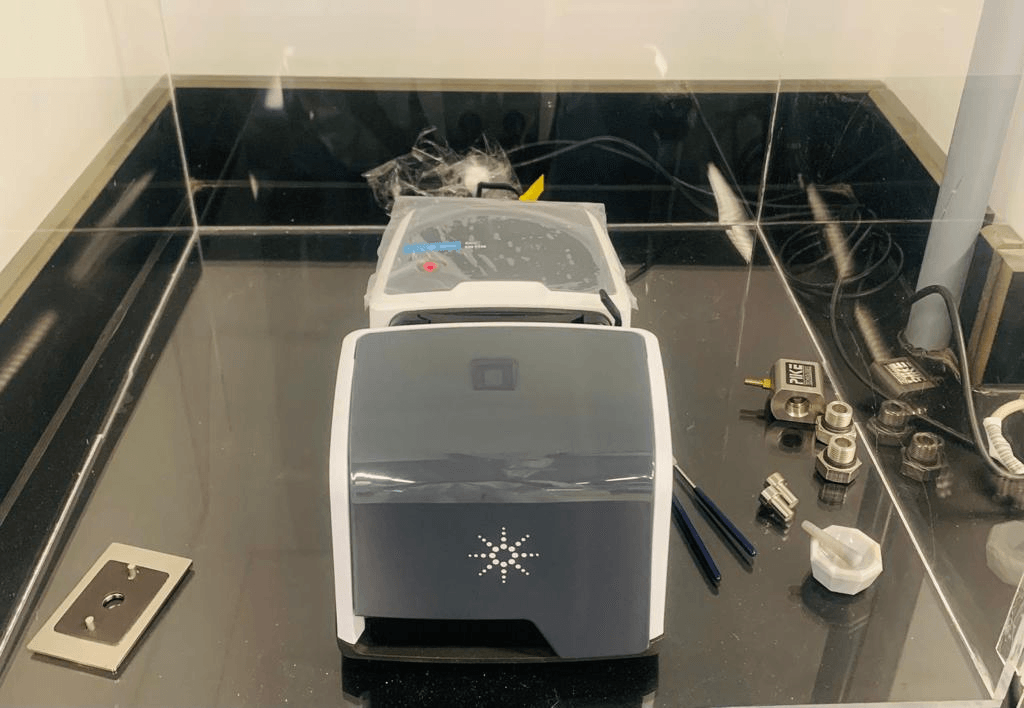 Fourier-transform infrared spectroscopy (FTIR)